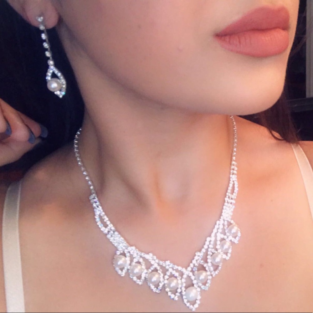 SILVER & PEARL EARRING AND NECKLACE SET